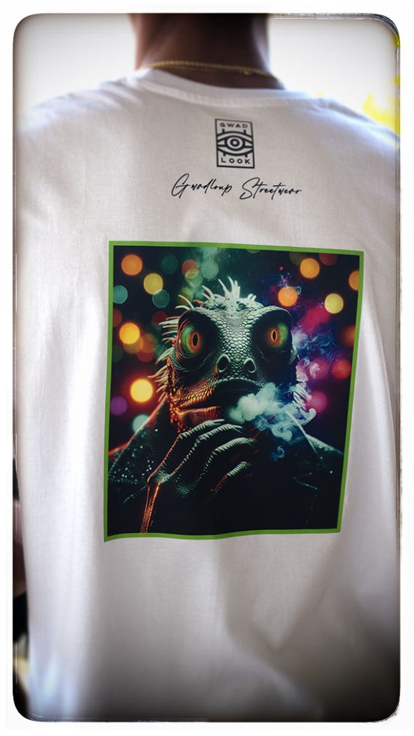 t shirt "awa"
